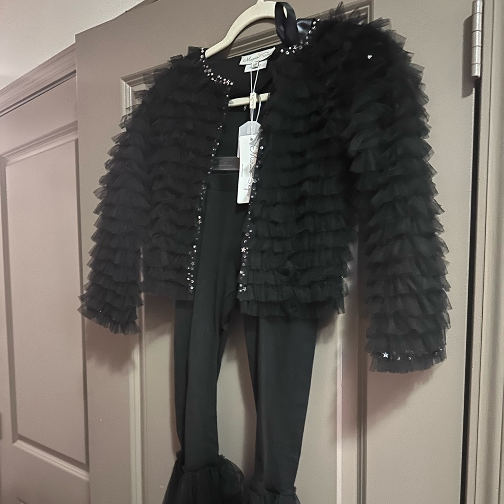 Never worn Beautiful pants set.